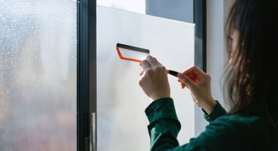 So gelingt das Fensterfolie Anbringen: Praktische Tipps für ein perfektes Ergebnis